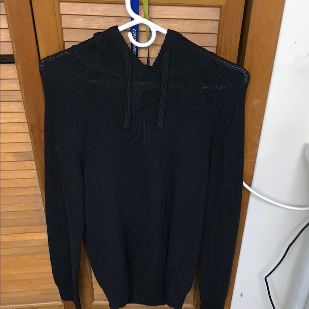 I’m selling a all black sweater